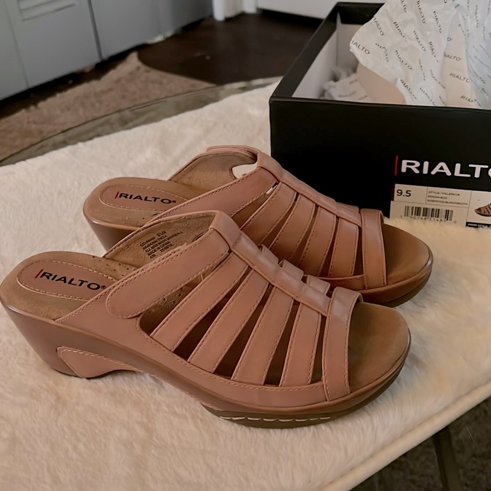 Nice rose sandals, size 9 1/2